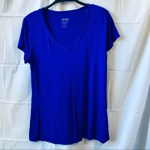 V-neck Ladies T-shirt